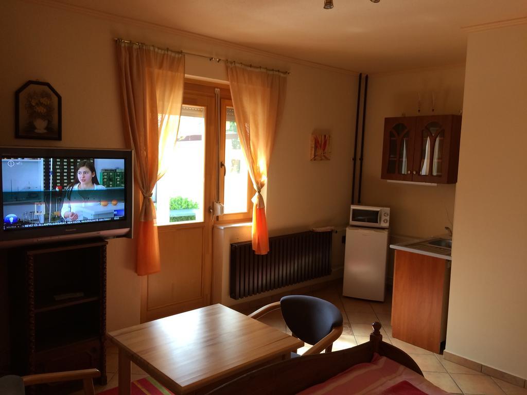 Margaréta Apartman Appartamento Sárvár Esterno foto